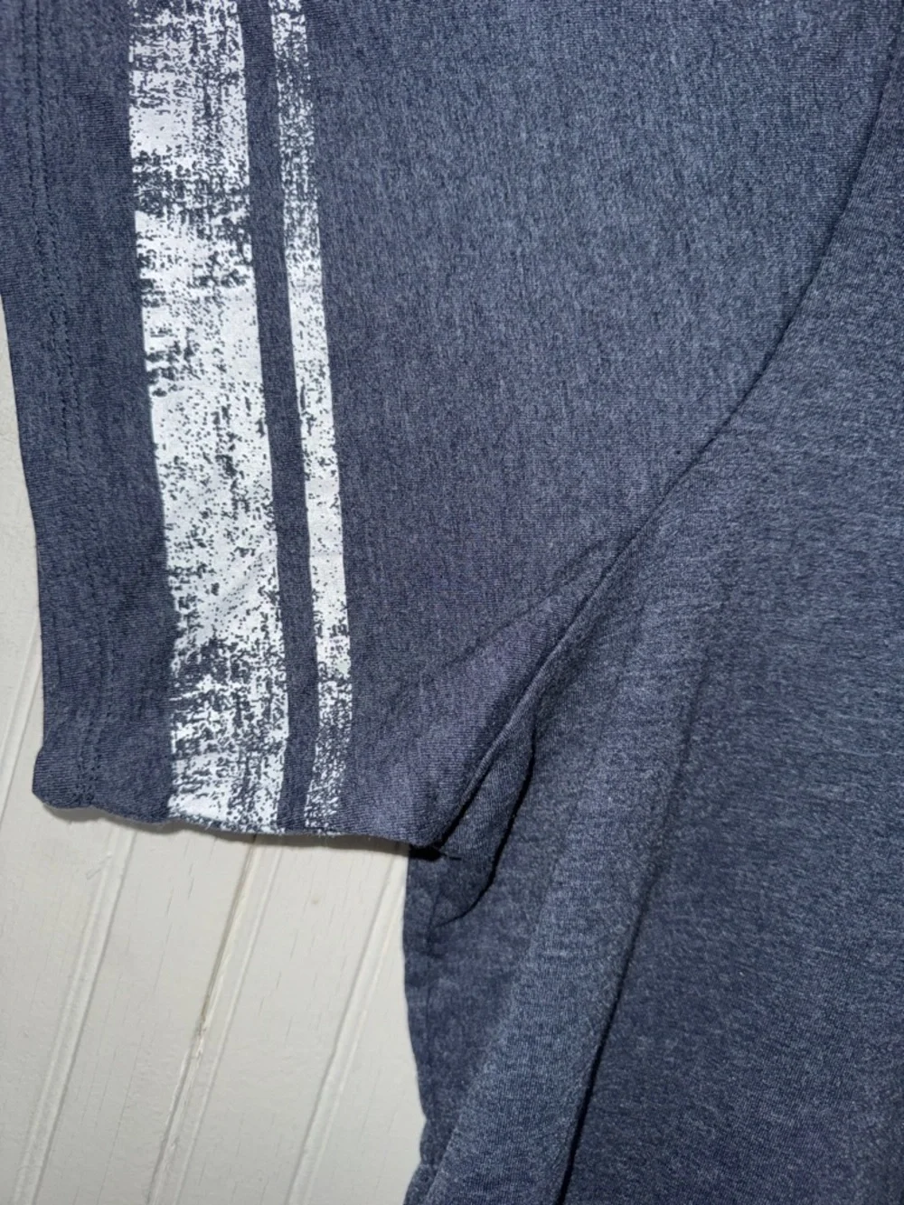 Women's Majestic New York Yankees V-Neck Graphic T-Shirt - Size XL Navy Blue - Picture 6 of 7